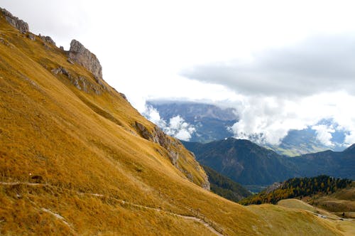 山的全景摄影 · 免费素材图片