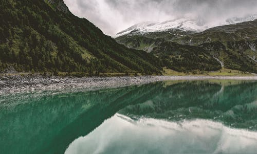 绿山和湖泊 · 免费素材图片