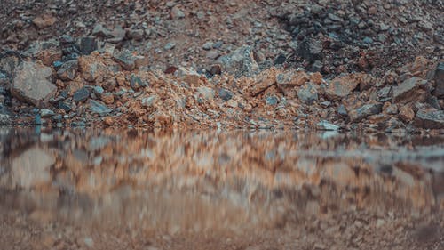 水和岩石的身体 · 免费素材图片