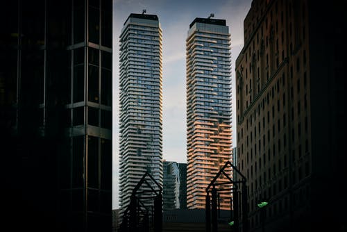两座高层建筑 · 免费素材图片