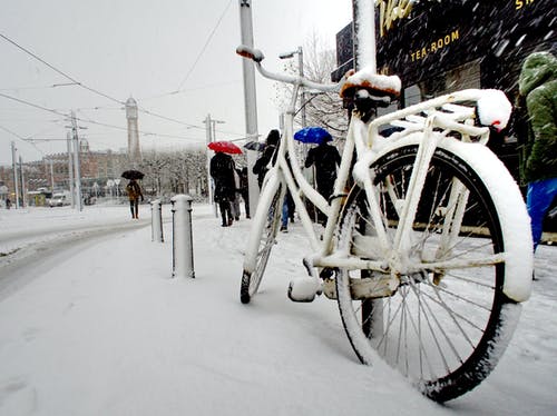 白城市自行车盖与雪 · 免费素材图片