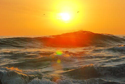 黄金时段海浪摄影 · 免费素材图片
