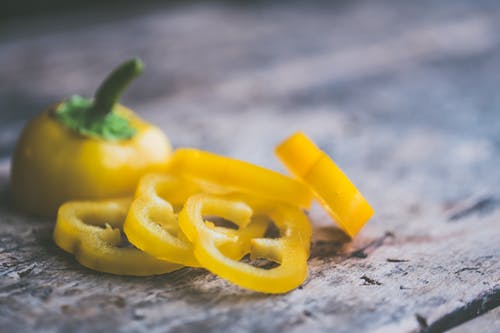 切片的黄色甜椒 · 免费素材图片