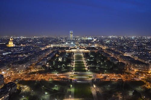 巴黎城市景观在晚上 · 免费素材图片