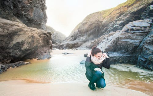 女人在海边的照片 · 免费素材图片