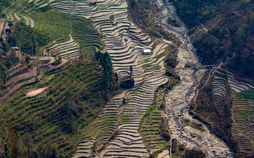 绿山鸟瞰图 · 免费素材图片