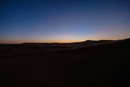 沙漠的剪影摄影 · 免费素材图片