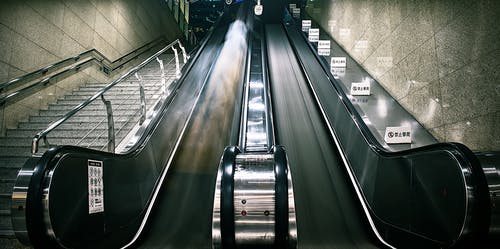 自动扶梯和楼梯的摄影 · 免费素材图片