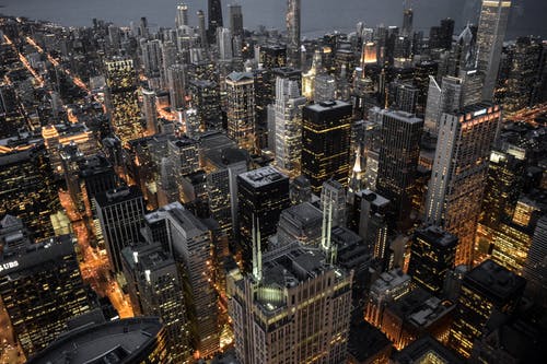 建筑物城市灯光的航拍 · 免费素材图片