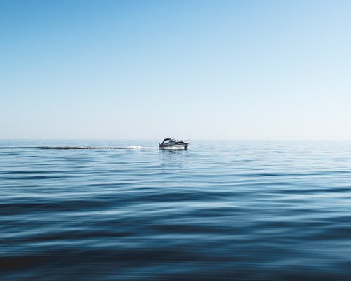 海上白船 · 免费素材图片