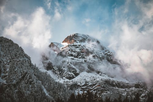 冰雪覆盖的山峰 · 免费素材图片