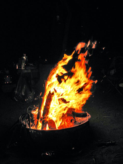 篝火的选择性彩色摄影 · 免费素材图片