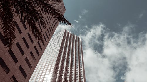 高层建筑的高角度摄影 · 免费素材图片