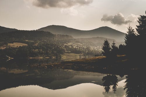 水体和山体的照片 · 免费素材图片