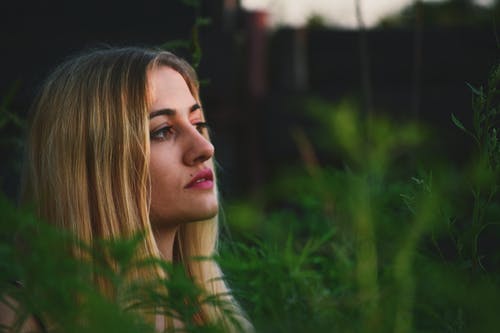 女人的脸照片 · 免费素材图片