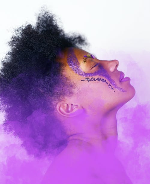 紫色面漆的女人 · 免费素材图片