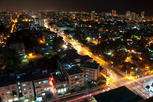 夜间城市鸟瞰图 · 免费素材图片