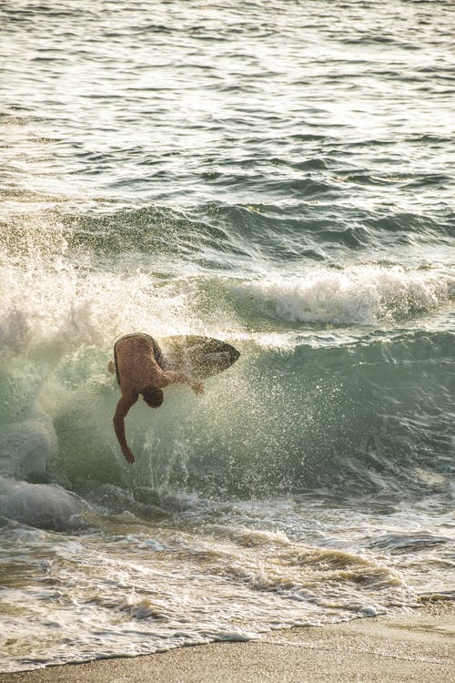男子冲浪板照片 · 免费素材图片