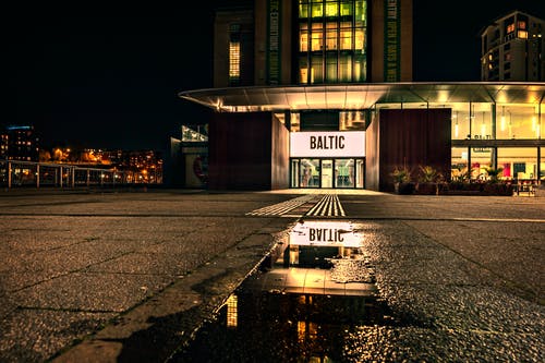 远处的波罗的海商店 · 免费素材图片