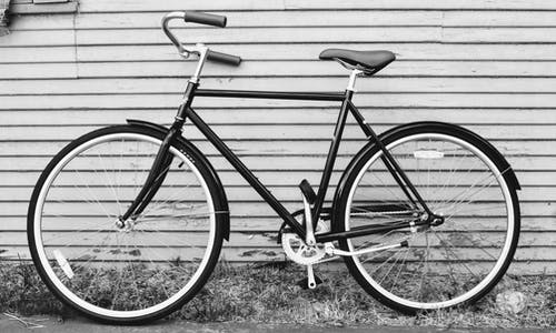 黑色和灰色公路自行车 · 免费素材图片
