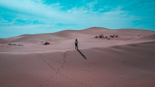 沙漠人 · 免费素材图片