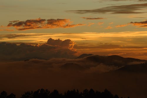 云与山峰 · 免费素材图片