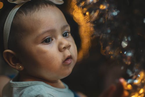 女婴的特写照片 · 免费素材图片