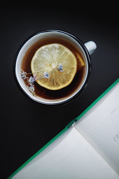柠檬片茶杯 · 免费素材图片