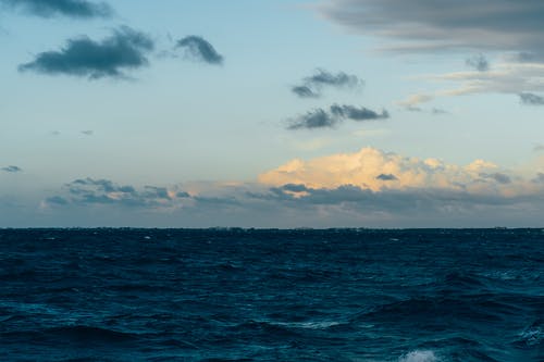 白天海洋风景 · 免费素材图片