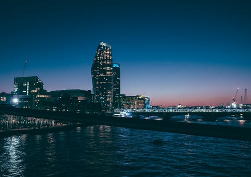 夜间城市景观 · 免费素材图片