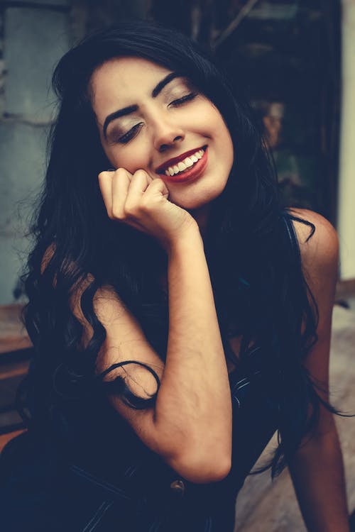 微笑的女人 · 免费素材图片