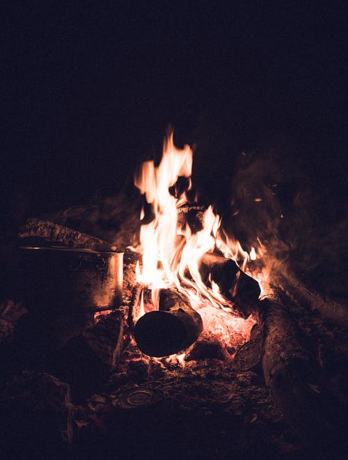 点燃的篝火 · 免费素材图片