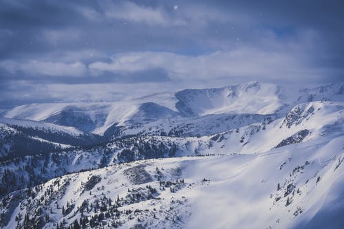 雪在蓝天下照片 · 免费素材图片