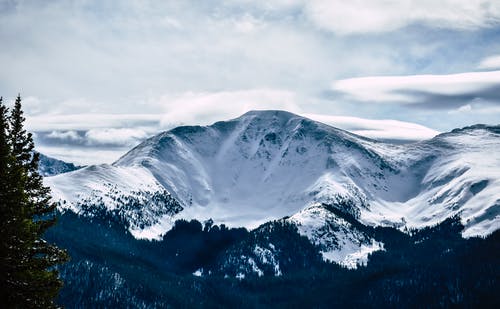 冰雪覆盖的山脉 · 免费素材图片