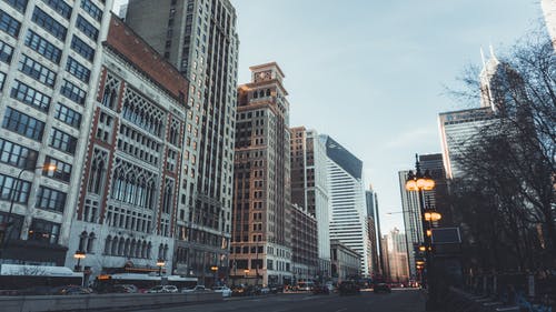 道路边的建筑物 · 免费素材图片