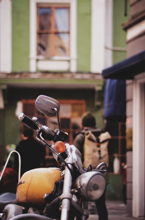 黄色摩托车的选择性聚焦摄影 · 免费素材图片