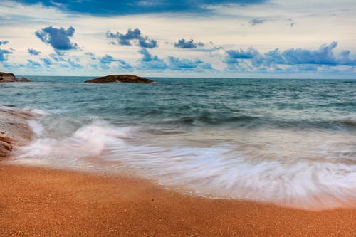 海岸线和海浪 · 免费素材图片