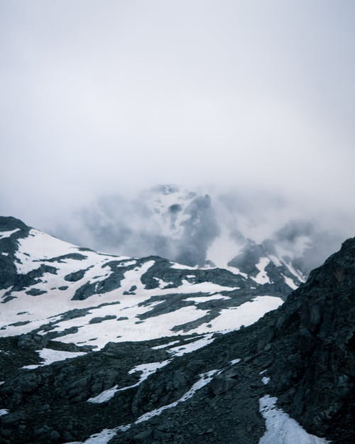 被雪覆盖的山 · 免费素材图片