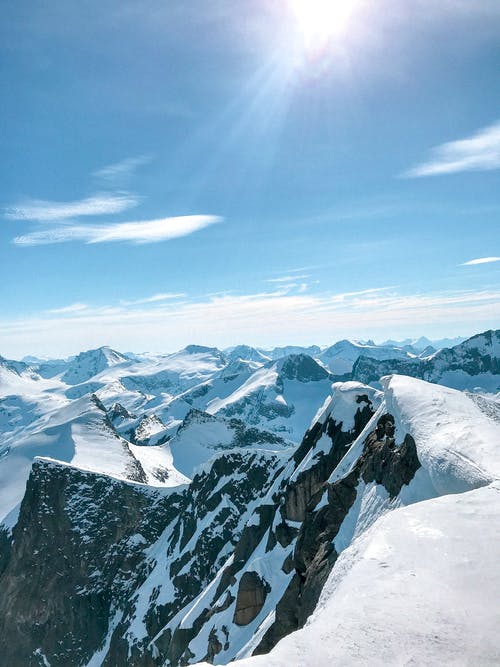 被雪覆盖的山 · 免费素材图片