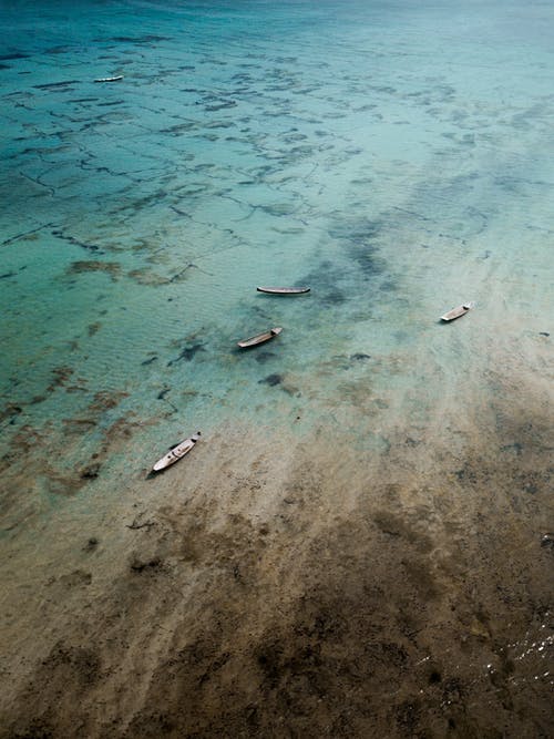 空中射击的海洋中的小船 · 免费素材图片