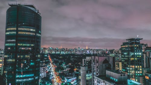 夜间城市景观的照片 · 免费素材图片