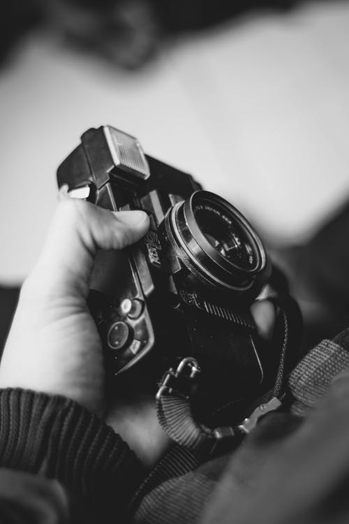 黑色和灰色相机 · 免费素材图片