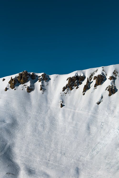 白雪覆盖的山 · 免费素材图片