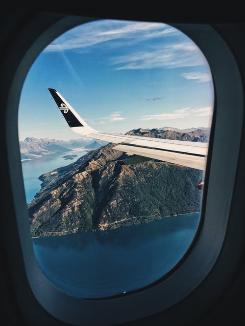 白色飞机窗口 · 免费素材图片