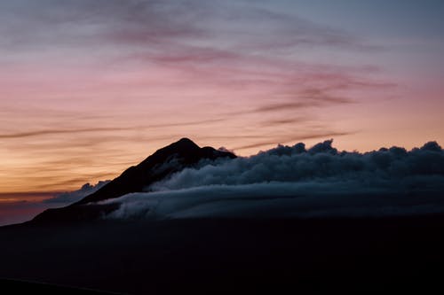 覆盖山的云 · 免费素材图片