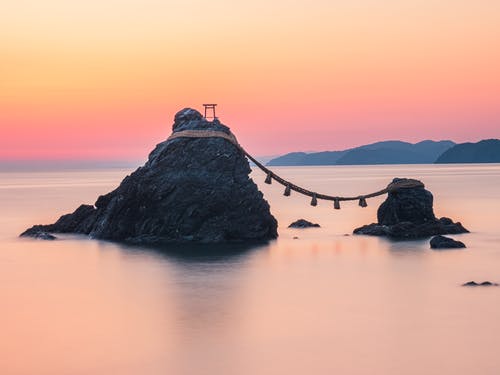 海滩黑岩层 · 免费素材图片