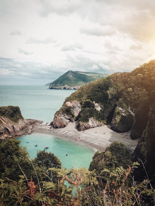 海滩近山照片 · 免费素材图片