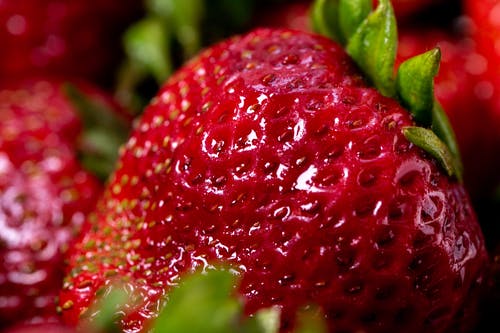 草莓果实的特写照片 · 免费素材图片