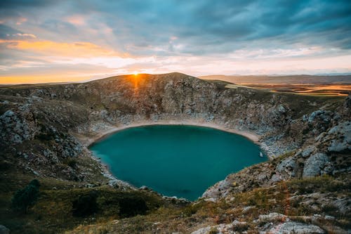 火山口湖的航拍照片 · 免费素材图片