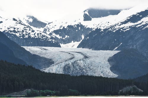 白雪覆盖的山 · 免费素材图片